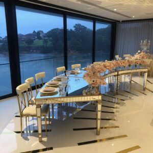 Curved Mirror Bridal Table